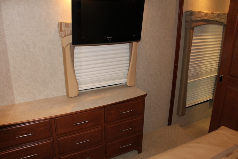 2008 Fleetwood Discovery 40X -018