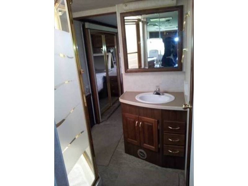 2001 Fleetwood Expedition 36T - 012