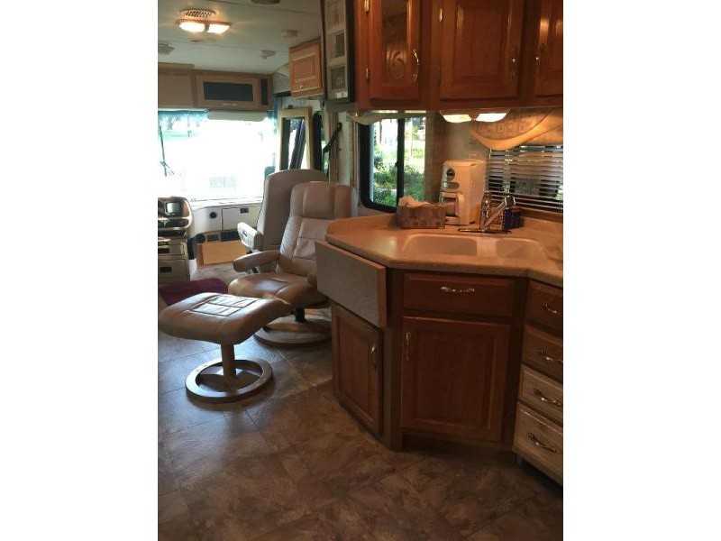 2004 Newmar Kountry Star 3702 - 006