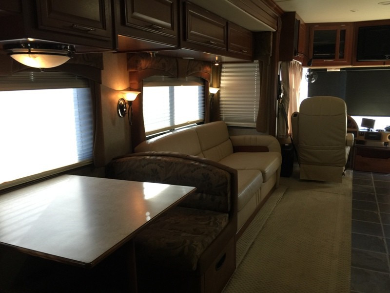 2008 Fleetwood Discovery 39R - 009