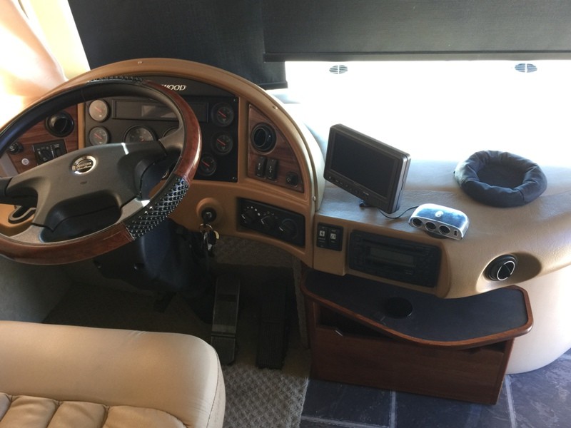 2008 Fleetwood Discovery 39R - 011