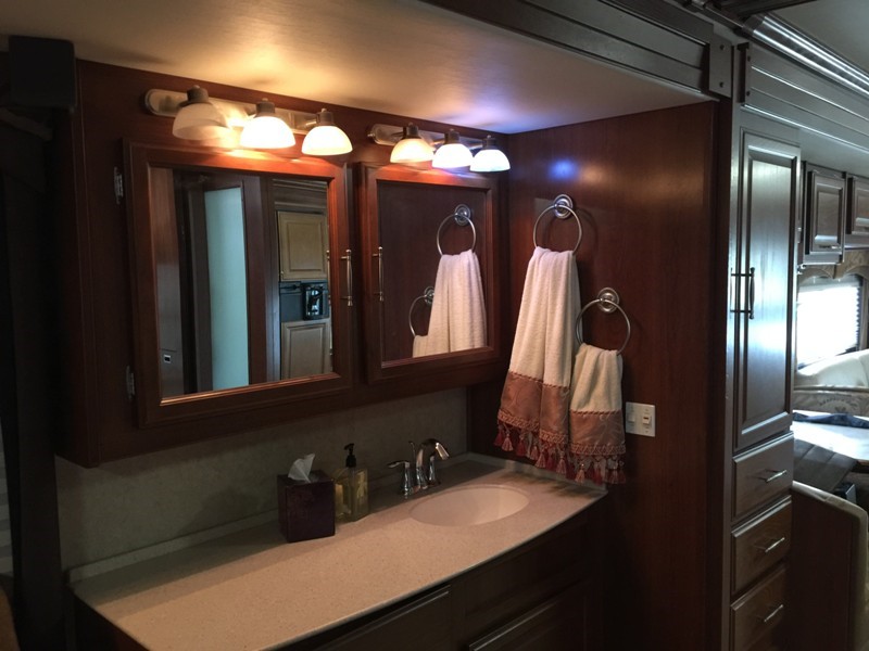 2008 Fleetwood Discovery 39R - 016