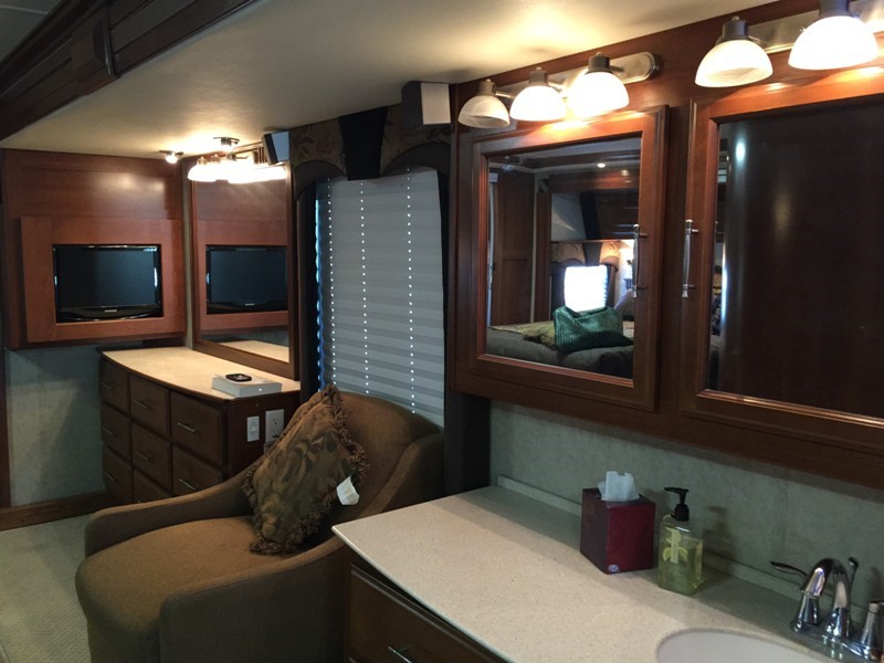 2008 Fleetwood Discovery 39R - 017