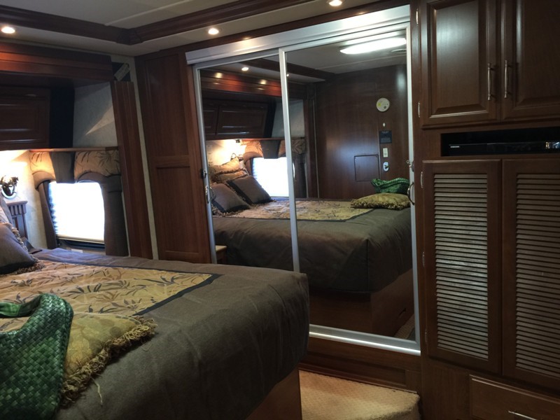 2008 Fleetwood Discovery 39R - 018