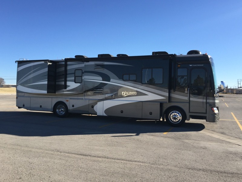 2008 Fleetwood Discovery 39R - 025