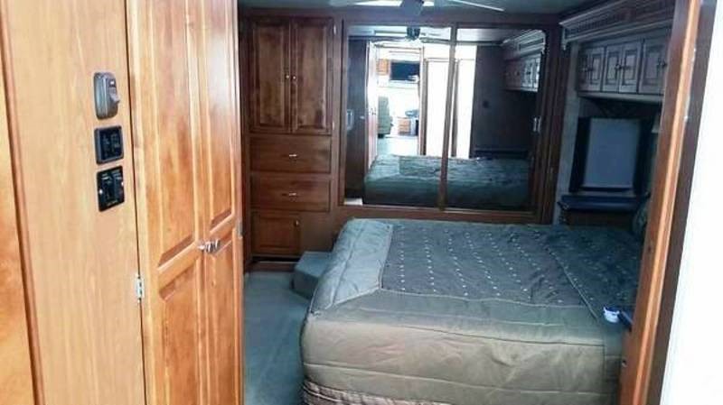 2008 Tiffin Phaeton 42QRH - 019