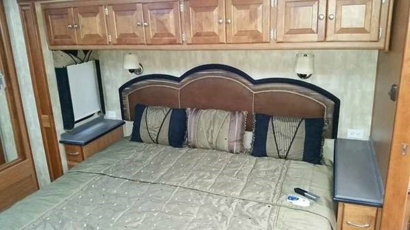 2008 Tiffin Phaeton 42QRH - 021