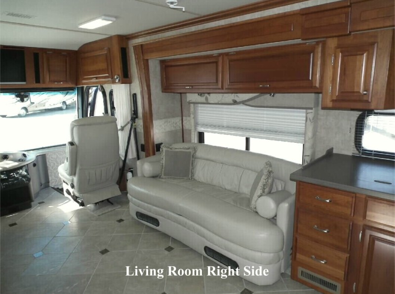 2007 Fleetwood Revolution 42N - 004