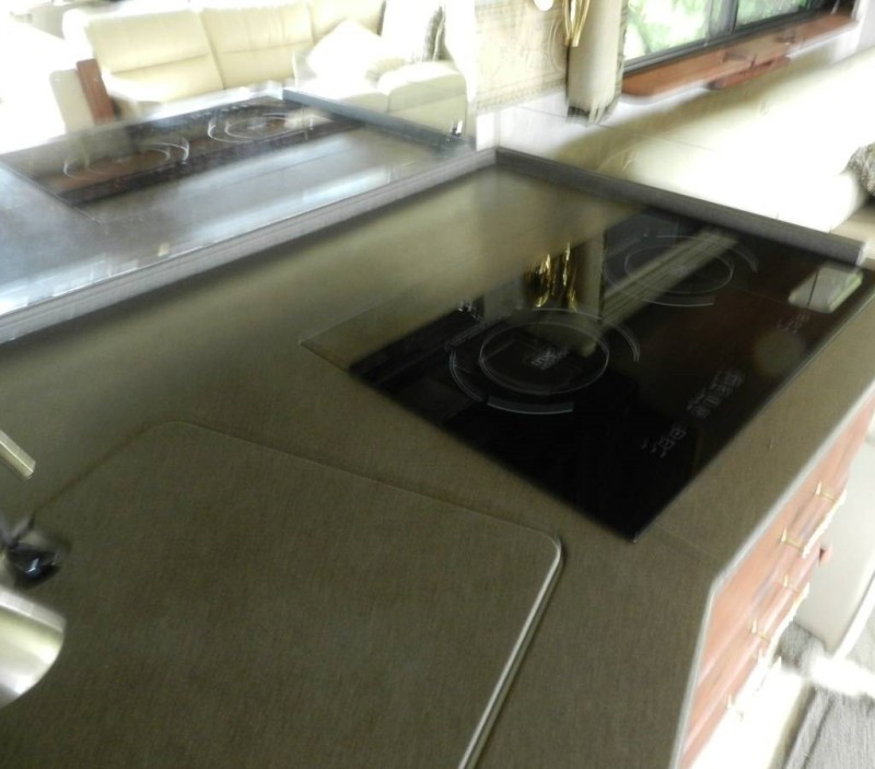 2002 Fleetwood Discovery 38D - 009