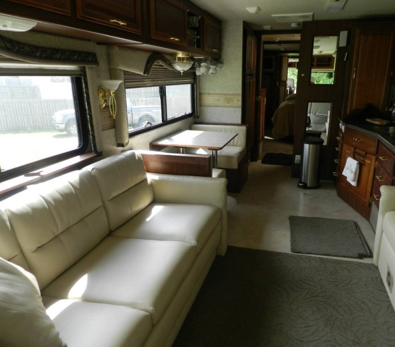 2002 Fleetwood Discovery 38D - 010