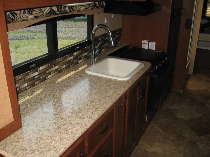 2015 Thor Motor Coach ACE  - 003