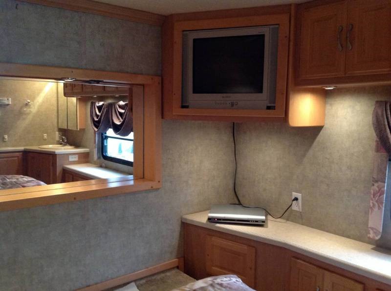 2004 Coachmen Cross Country - 009