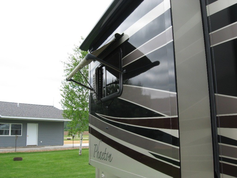 2009 Tiffin Phaeton 42QRH - 010