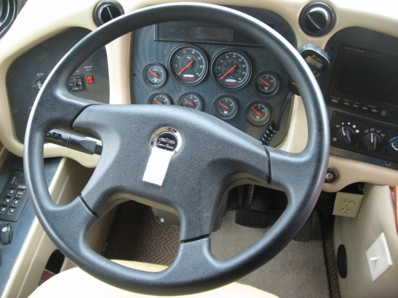 2009 Tiffin Phaeton 42QRH - 012