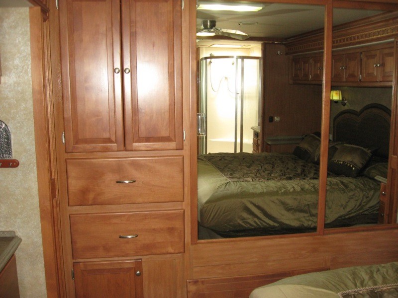 2009 Tiffin Phaeton 42QRH - 024