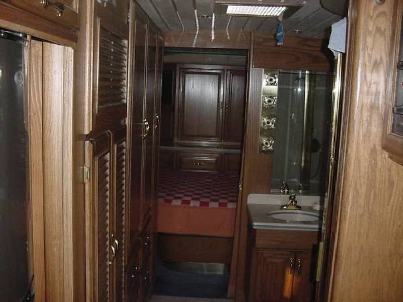 1993 Prevost Vogue Mitchell Conversion - 011