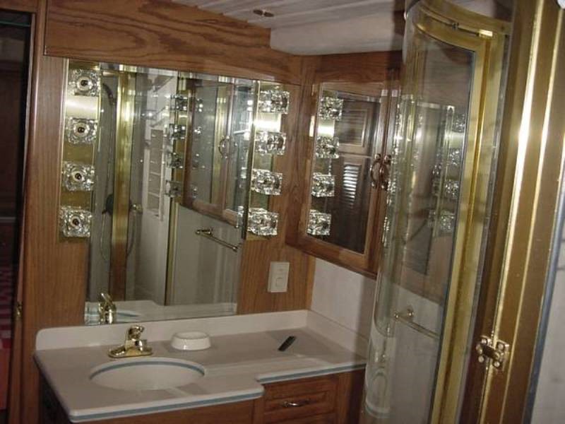 1993 Prevost Vogue Mitchell Conversion - 012