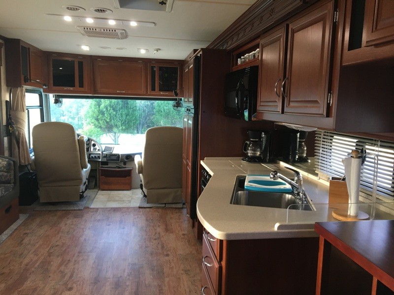 2008 Fleetwood Bounder 38F - 002