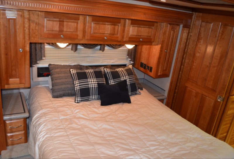 2004 Monaco Dynasty 42 Diamond IV - 036