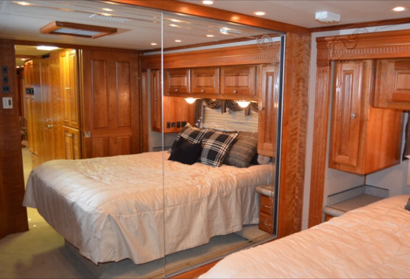 2004 Monaco Dynasty 42 Diamond IV - 037