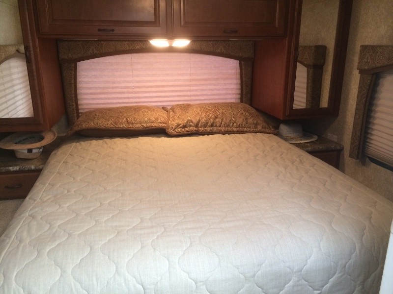 2011 Thor Hurricane 31D - 005