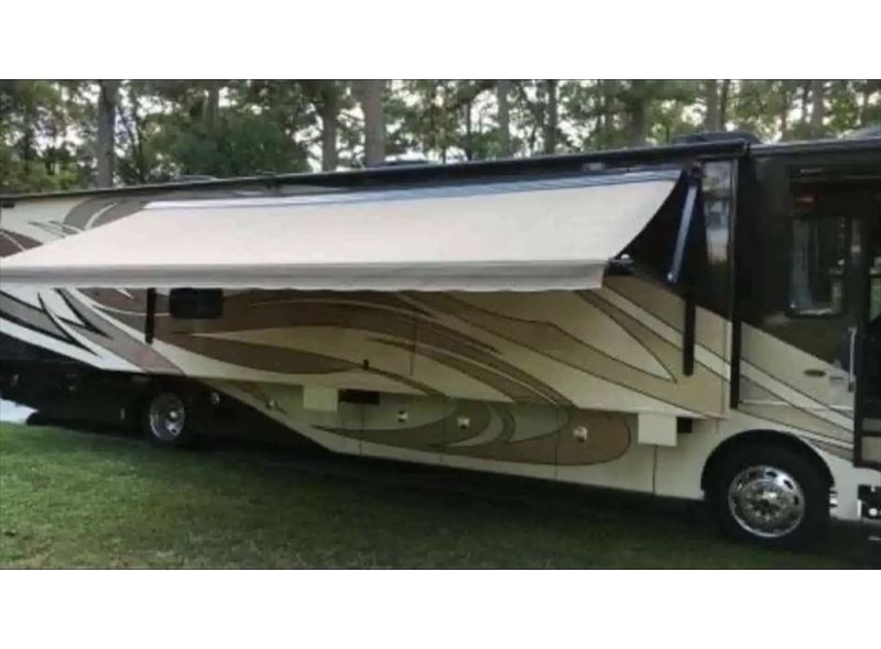 2011 Fleetwood Discovery 40G - 002