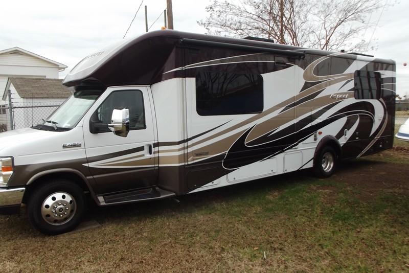 2016 Winnebago Aspect 30J 
