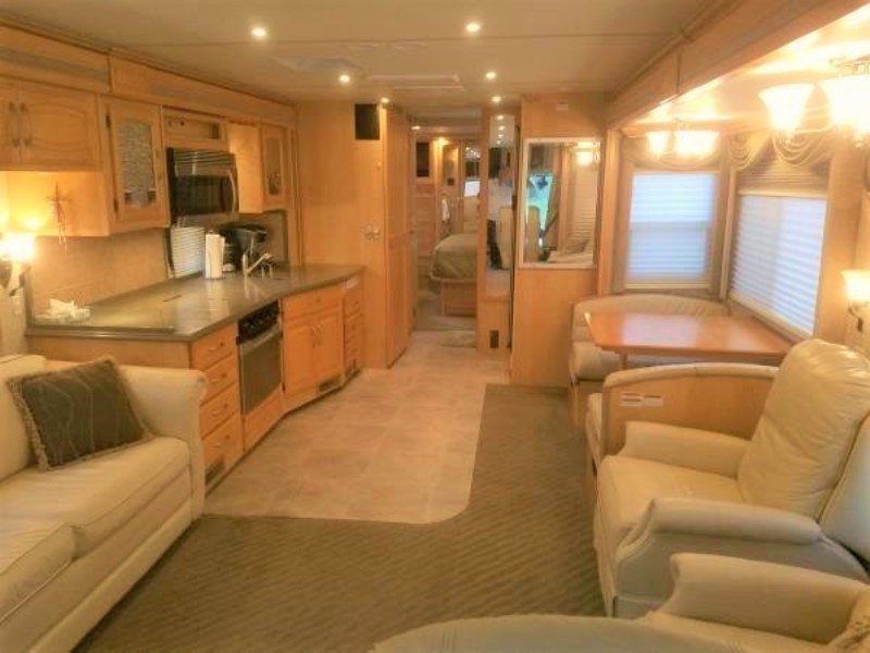 2005 Fleetwood Providence 39S - 008