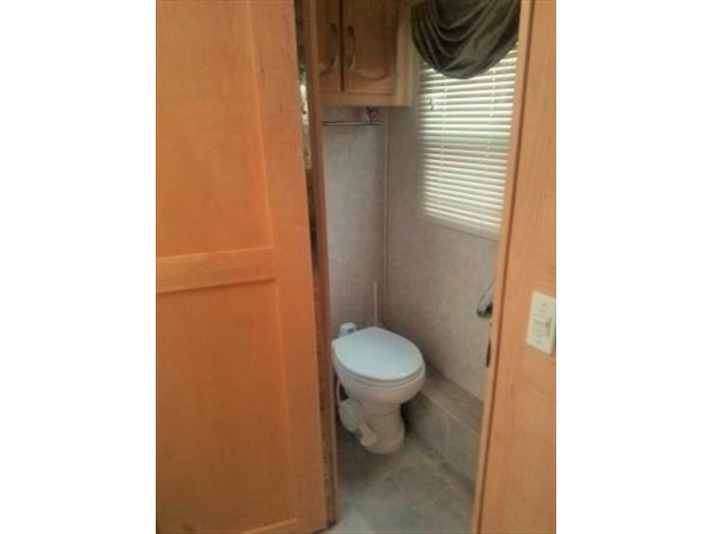 2005 Fleetwood Providence 39S - 017