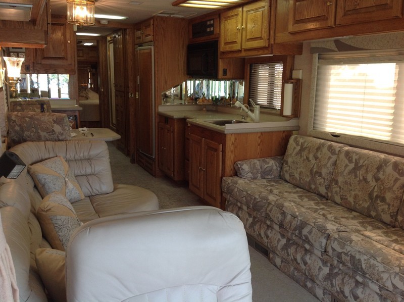 1995 Monaco Crown Royale Signature 40 Admiral - 005