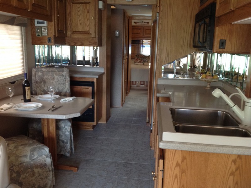 1995 Monaco Crown Royale Signature 40 Admiral - 006