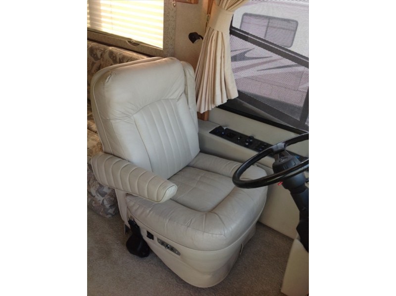 1995 Monaco Crown Royale Signature 40 Admiral - 017