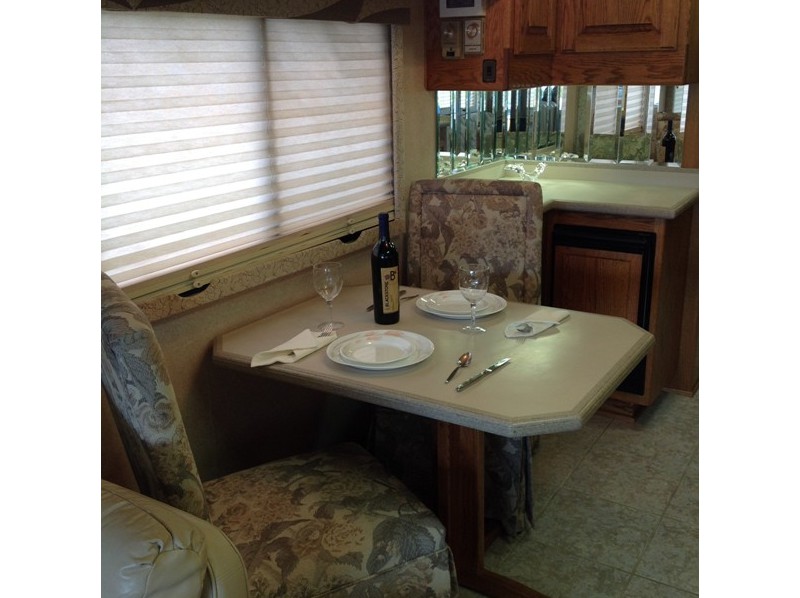 1995 Monaco Crown Royale Signature 40 Admiral - 022