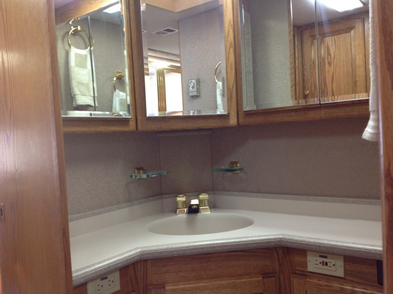 1995 Monaco Crown Royale Signature 40 Admiral - 031