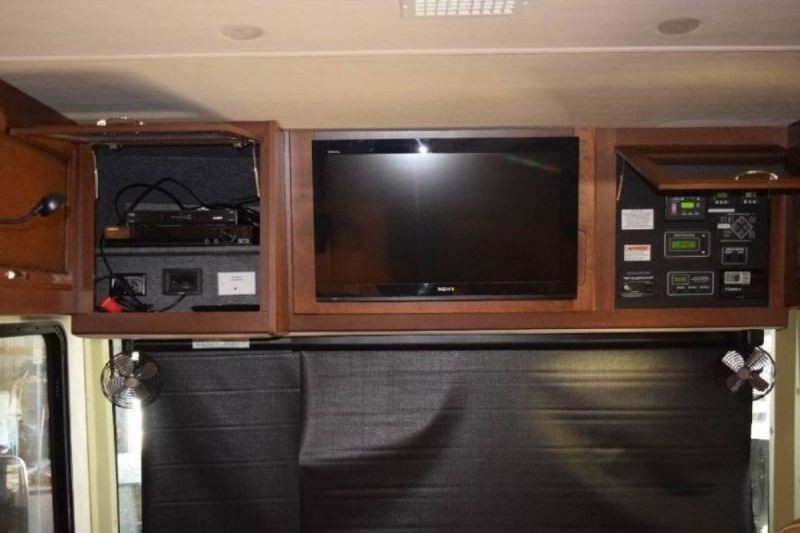 2012 Fleetwood Expedition 38S - 011