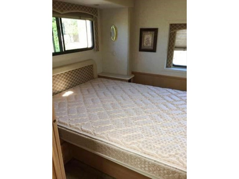 2004 National RV Dolphin LX 6375 - 005