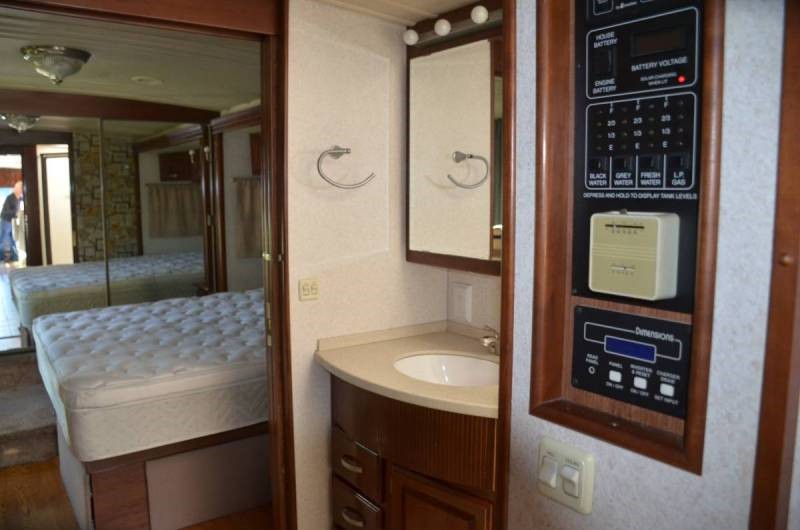 2004 Winnebago Vectra 40AD - 021