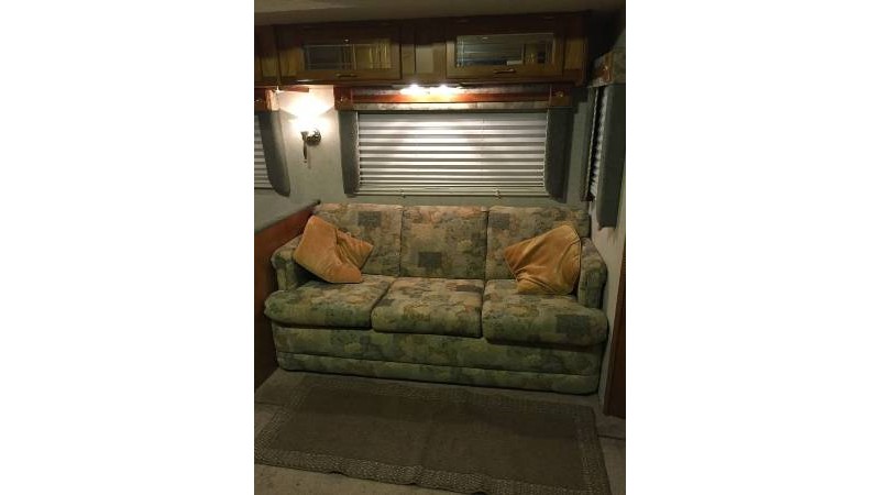 2003 Gulf Stream Sun Voyager M8239 MXA - 004