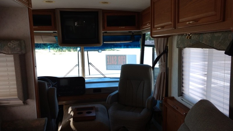 2000 Winnebago Adventure - 006