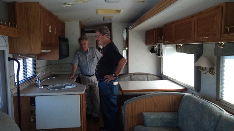 2000 Winnebago Adventure - 007