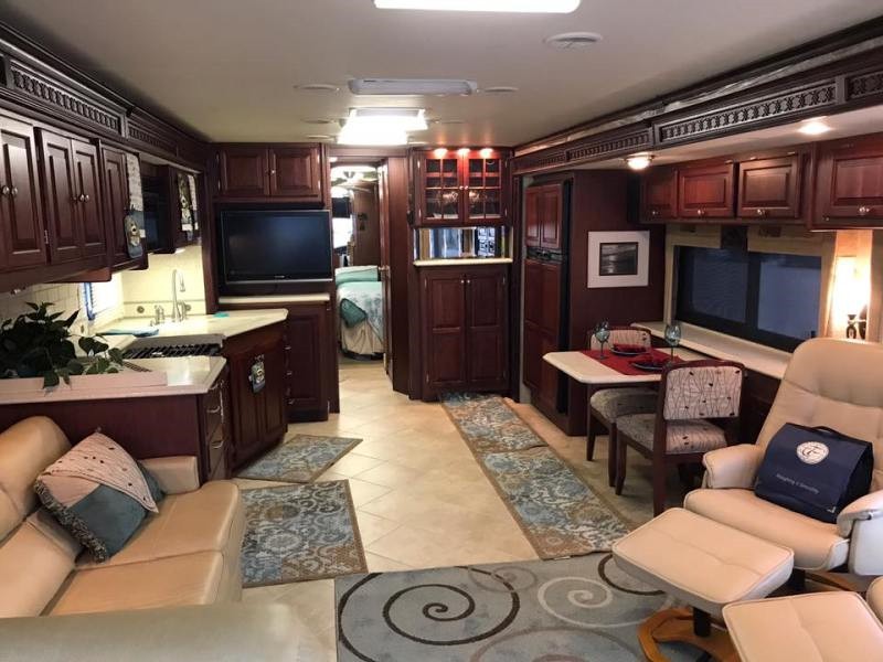 2009 Tiffin Phaeton 40QTH - 004