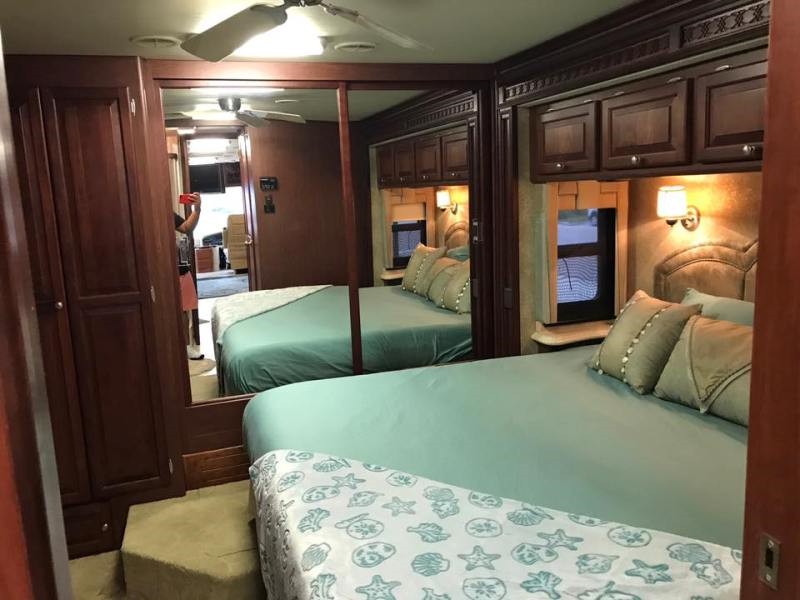 2009 Tiffin Phaeton 40QTH - 008