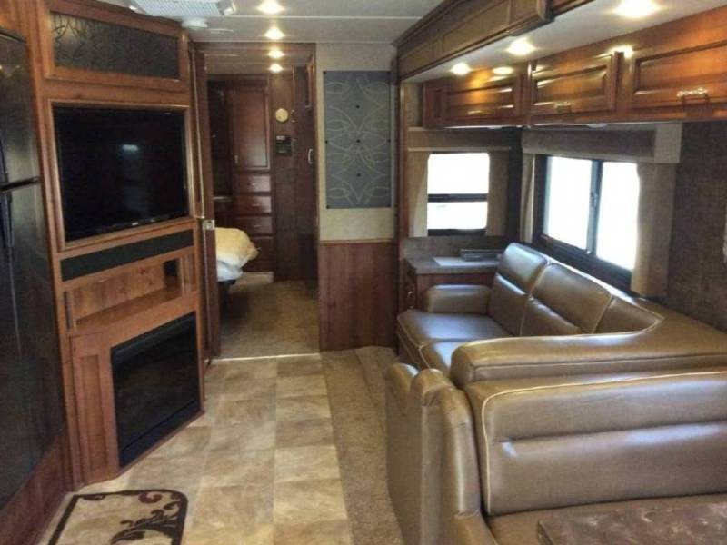 2014 Fleetwood Bounder 35K - 010