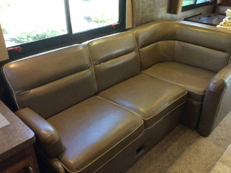 2014 Fleetwood Bounder 35K - 011