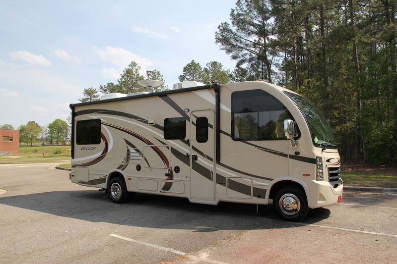 2016 Thor Motor Coach Vegas 25.2 - 002