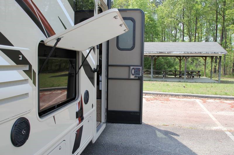 2016 Thor Motor Coach Vegas 25.2 - 018