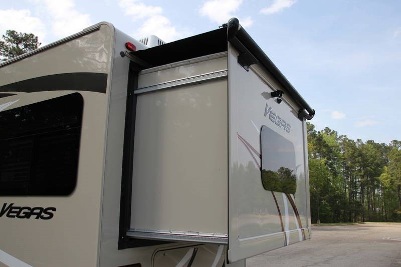 2016 Thor Motor Coach Vegas 25.2 - 023