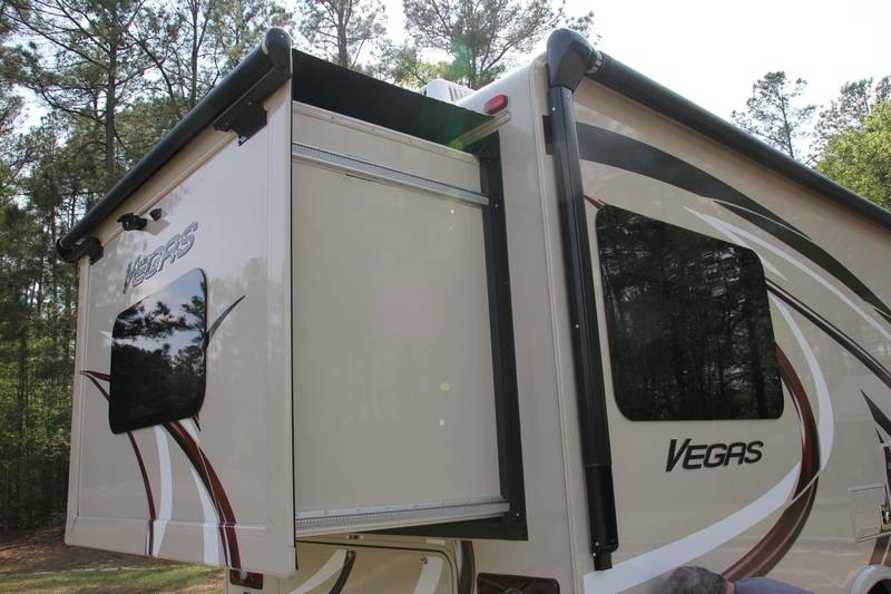 2016 Thor Motor Coach Vegas 25.2 - 024