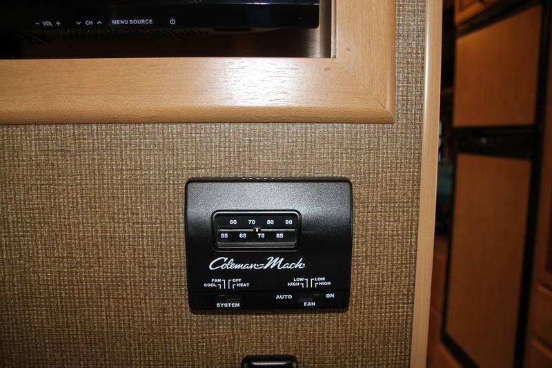 2016 Thor Motor Coach Vegas 25.2 - 045