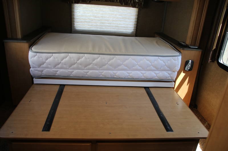 2016 Thor Motor Coach Vegas 25.2 - 047